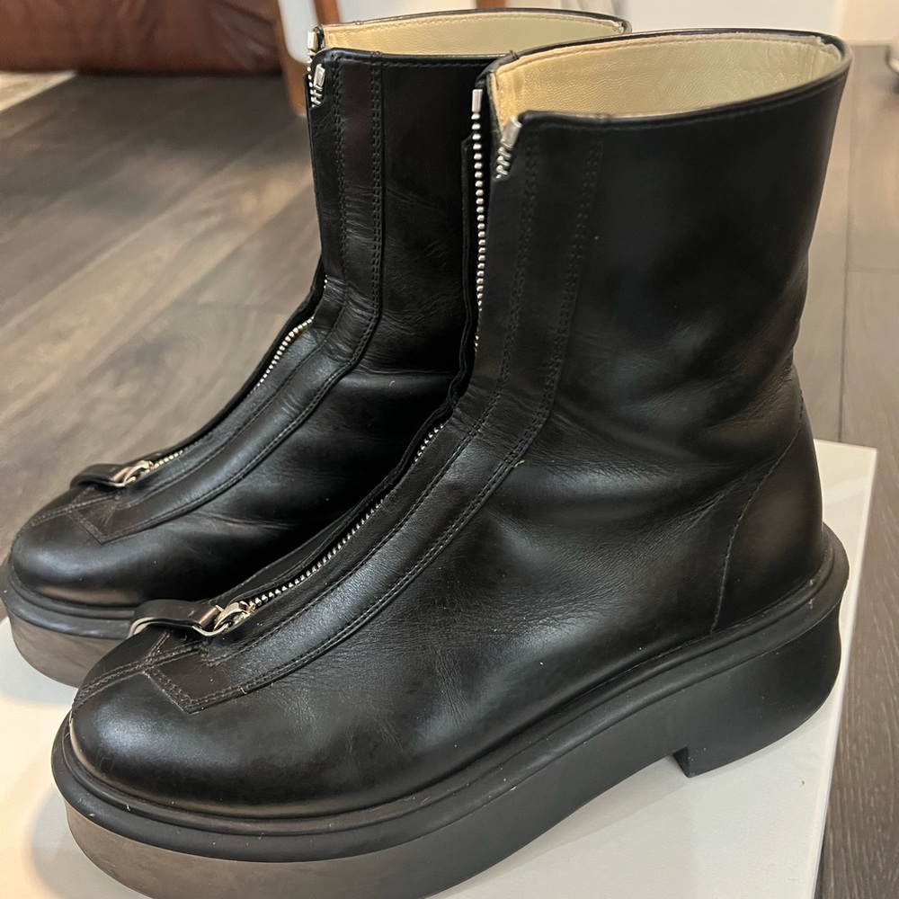 The row zipped 1 boots